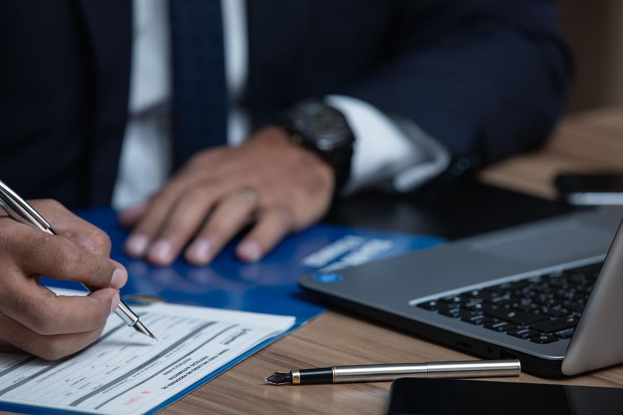 Answering Service vs. Full Intake: Why the Difference Decides Whether You Signed the Case